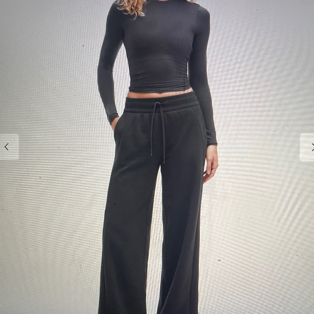 NEW !! LuluLemon Scuba Mid-Rise Wide-Leg Pant Tall